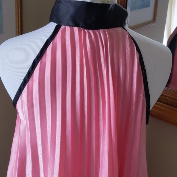 .Summer ClearanceUnique blushing pink tank( free w/ 54.00 purchase - Picture 5 of 8